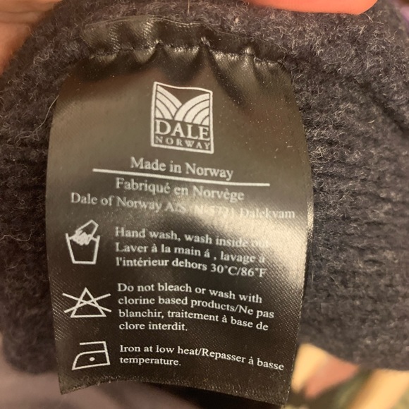 SOLD Dale of Norway sweater - Picture 8 of 15